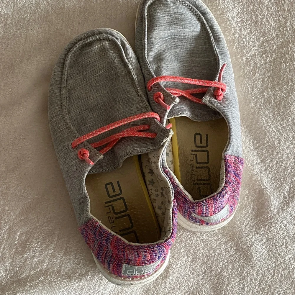 Hey Dude youth girls fank Gray and Pink Casual Shoes